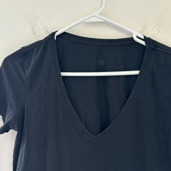 lululemon athletica Classic Black V-Neck Tee - Picture 1 of 4